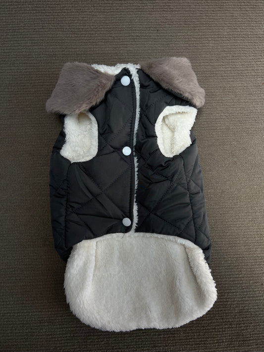 CHALECO DE PELUCHE CON CUELLO DE PELUCHE