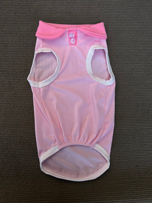 CAMISA SIN MANGAS Y CUELLO ROSADA