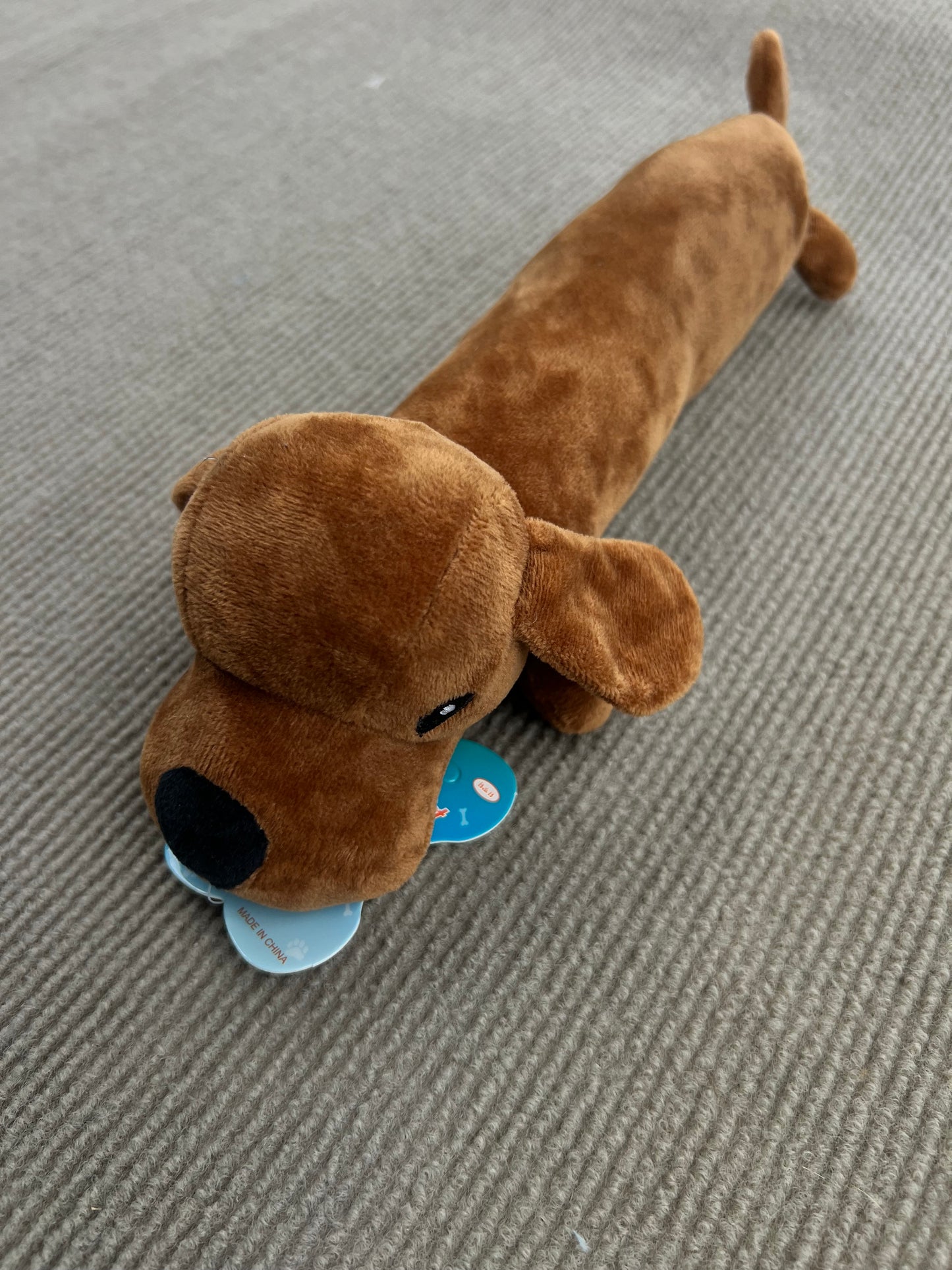 PELUCHE DE PERRO SALCHICHA