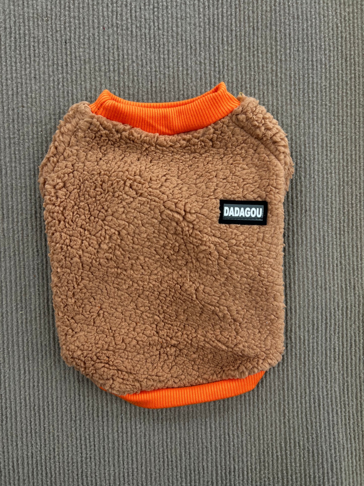 ABRIGO DE PELUCHE CAFE Y NARANJA