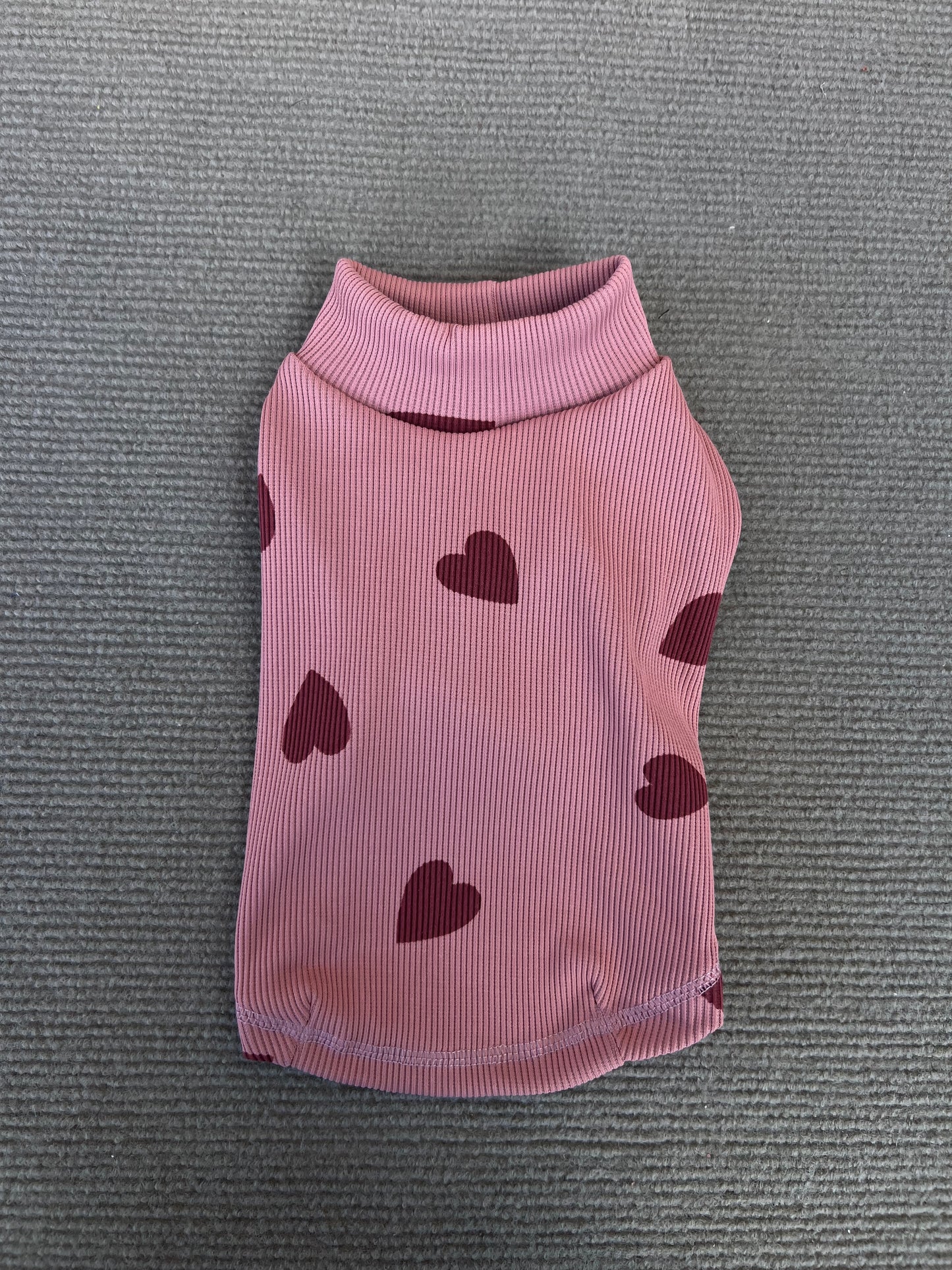 CAMISETA ROSADA DE CORAZONES