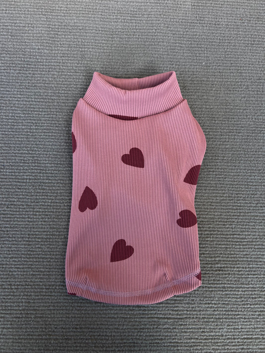 CAMISETA ROSADA DE CORAZONES
