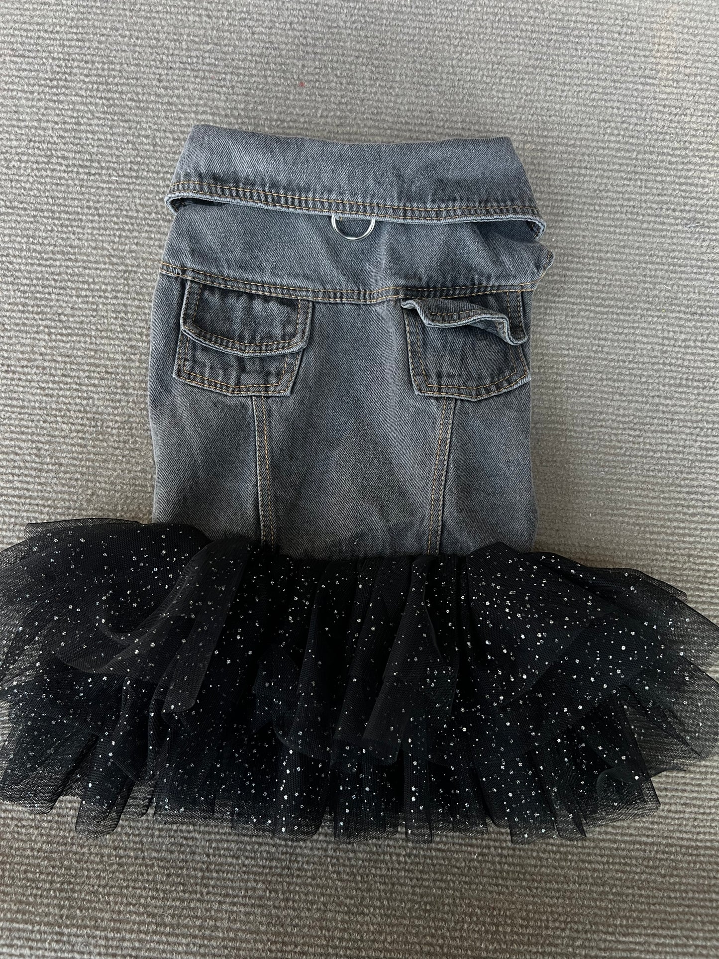 VESTIDO ESTILO MEZCLILLA Y TUTU NEGRO