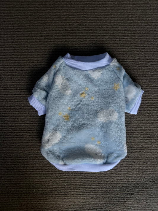 ABRIGO DE PELUCHE CELESTE CON OVEJAS