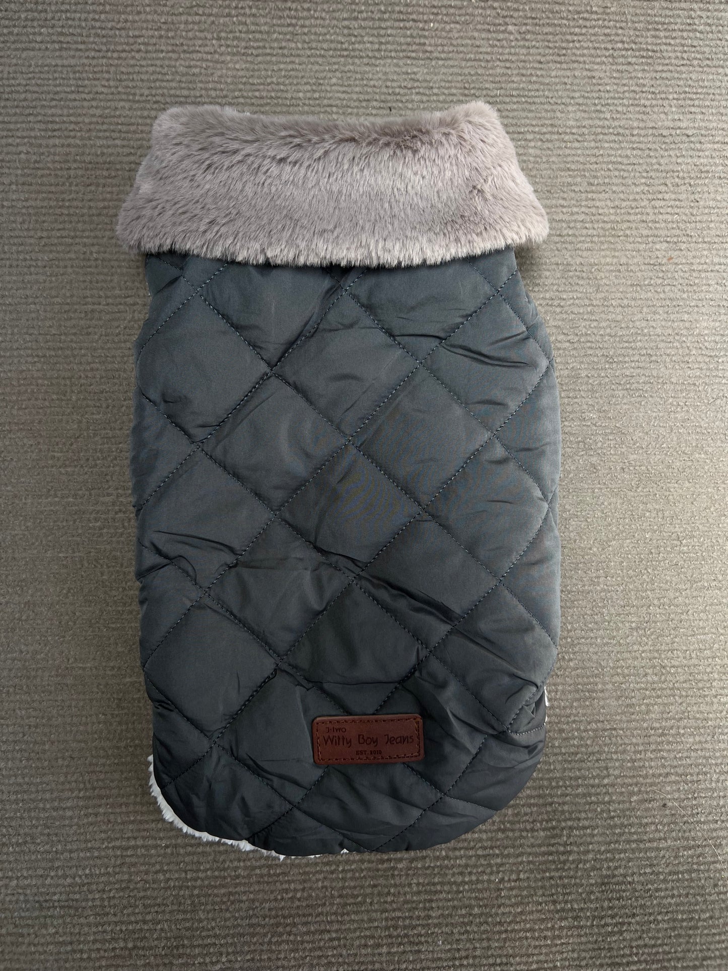 CHALECO DE PELUCHE CON CUELLO DE PELUCHE