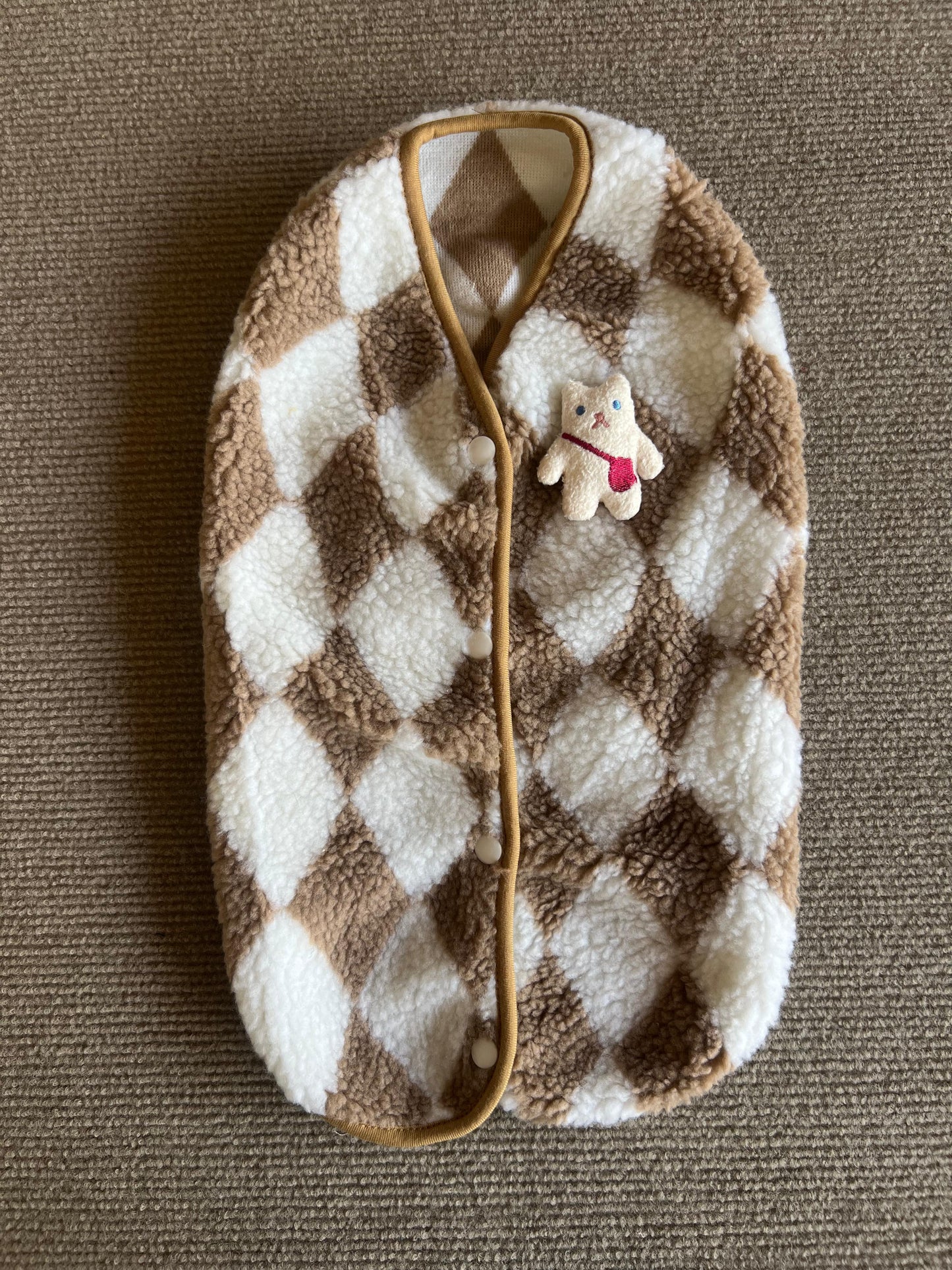 CHALECO BLANCO Y CAFÉ