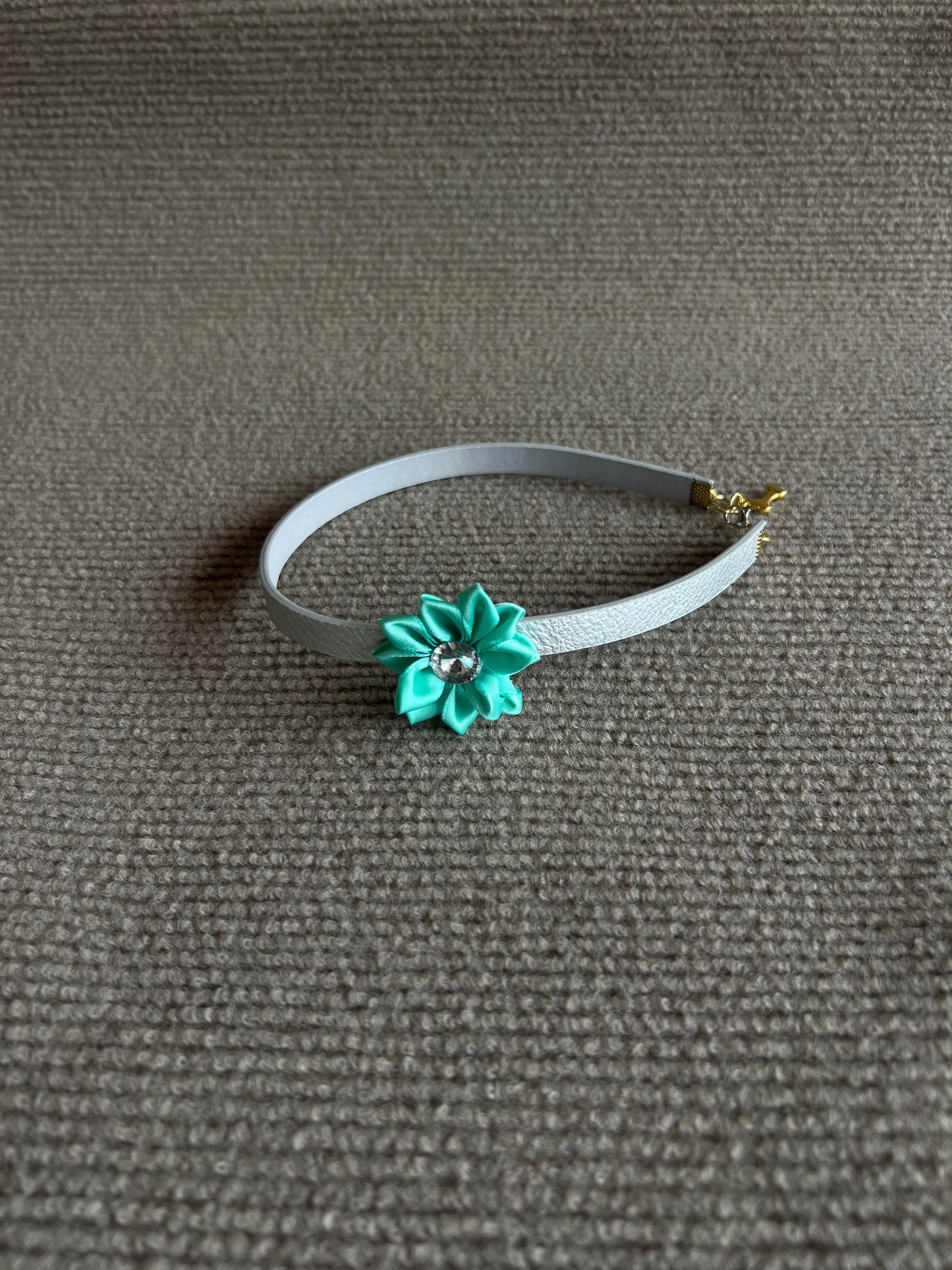 COLLAR FLOR TURQUESA