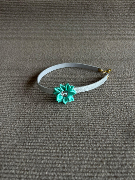 COLLAR FLOR TURQUESA