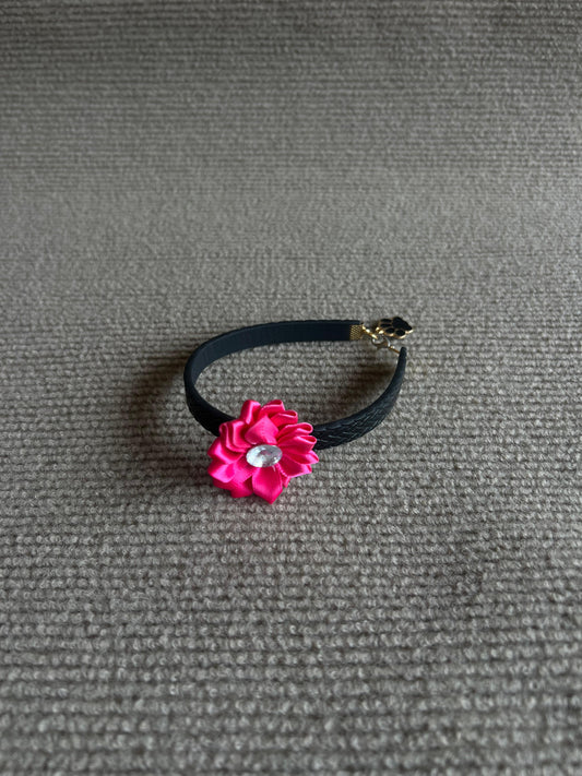 COLLAR CAFE Y FLOR ROSA