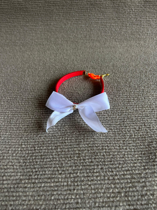 COLLAR ROJO Y LAZO BLANCO